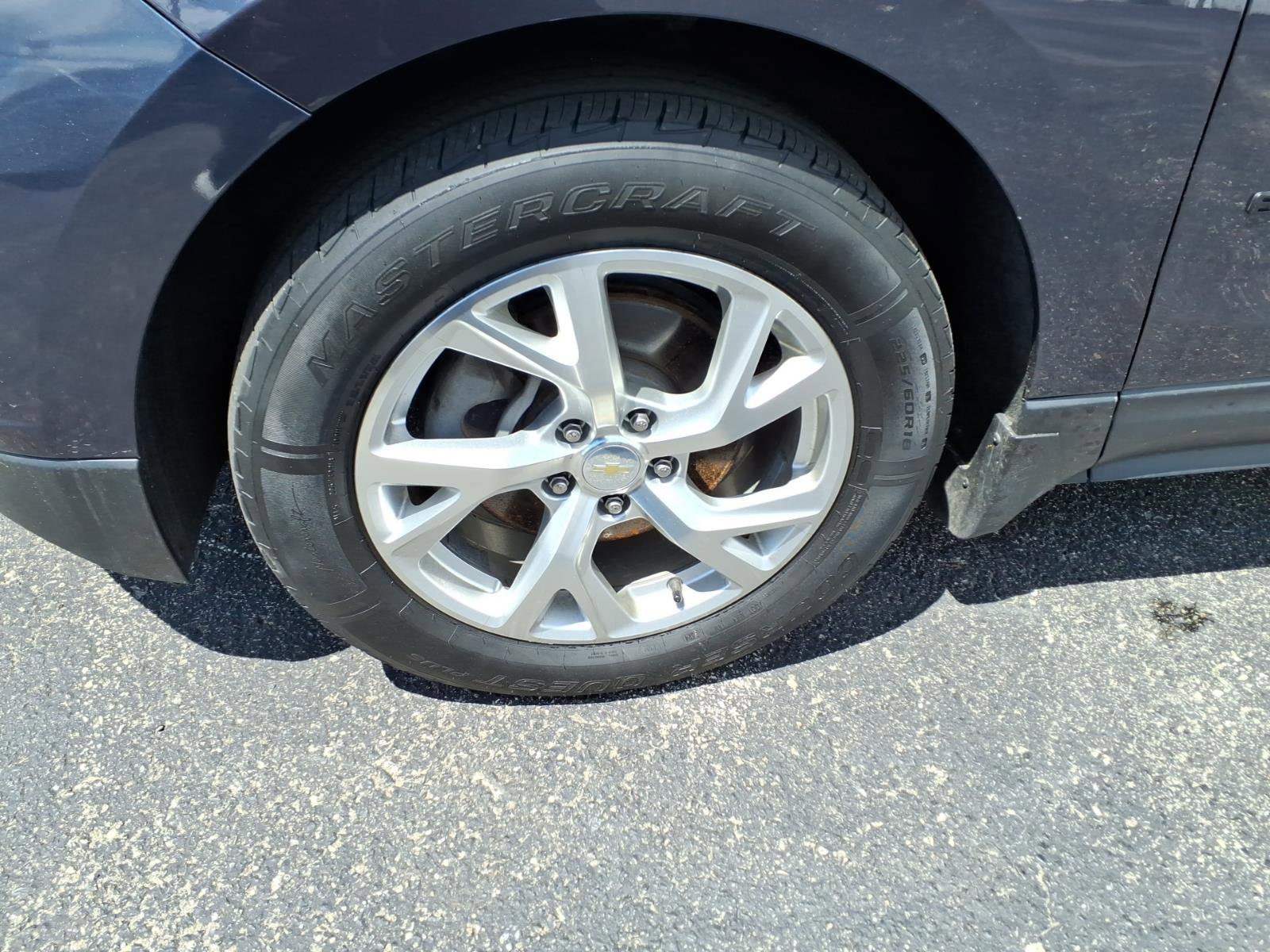 Used 2019 Chevrolet Equinox LT w/ Sun & Navigation Package AWD/4WD image 9