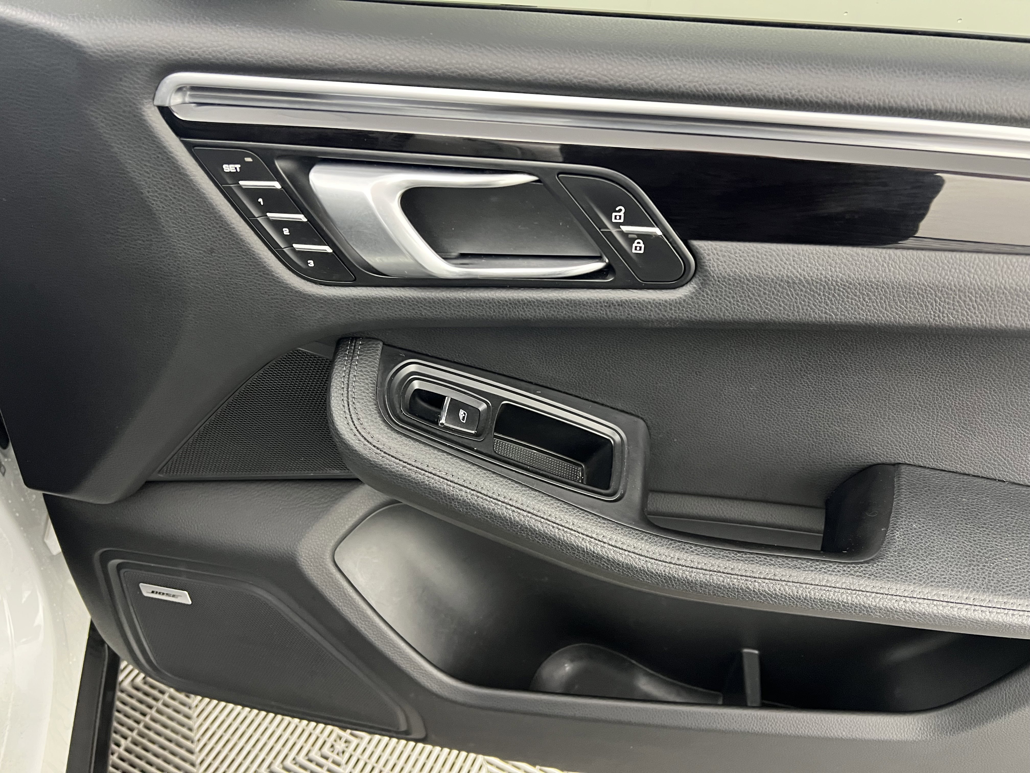 Used 2020 Porsche Macan S image 24