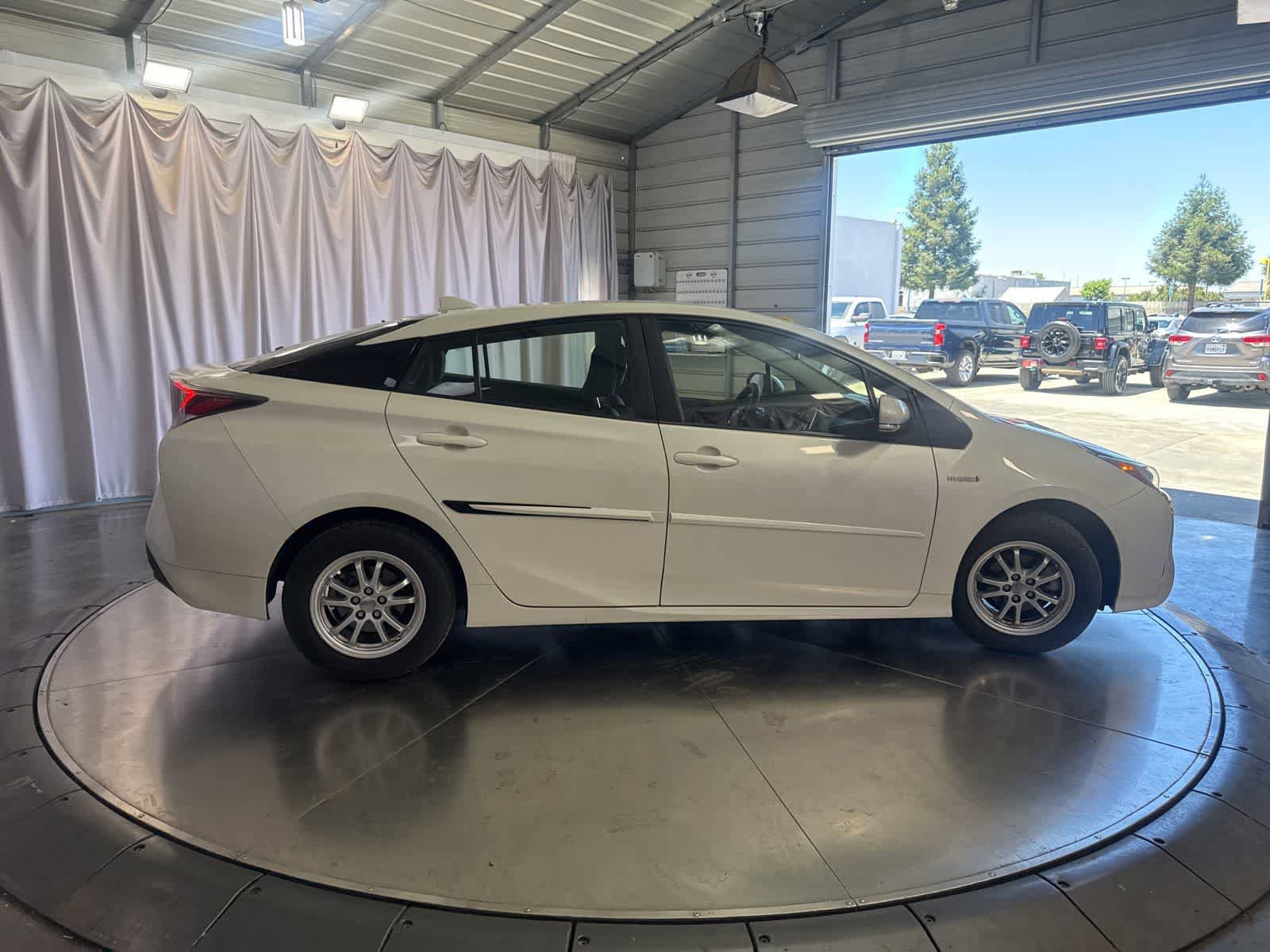Used 2016 Toyota Prius Three FWD image 4