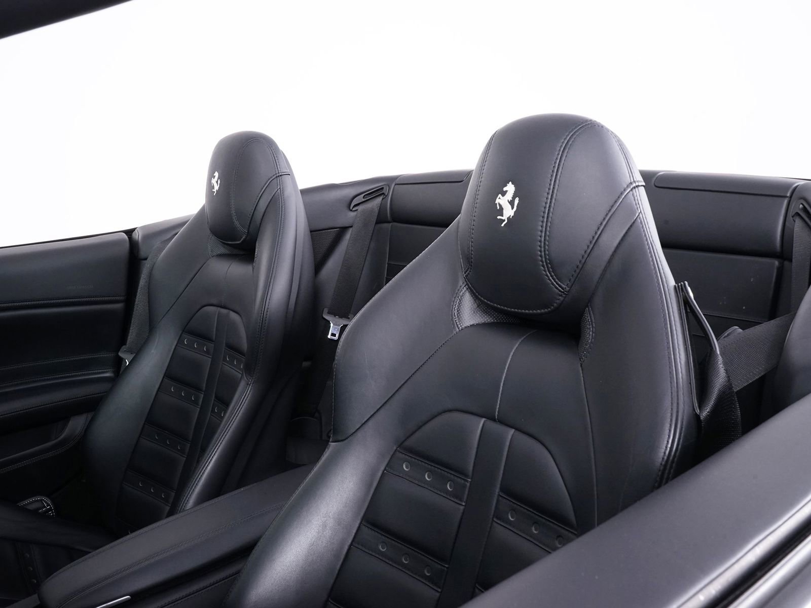 Used 2016 Ferrari California T image 28