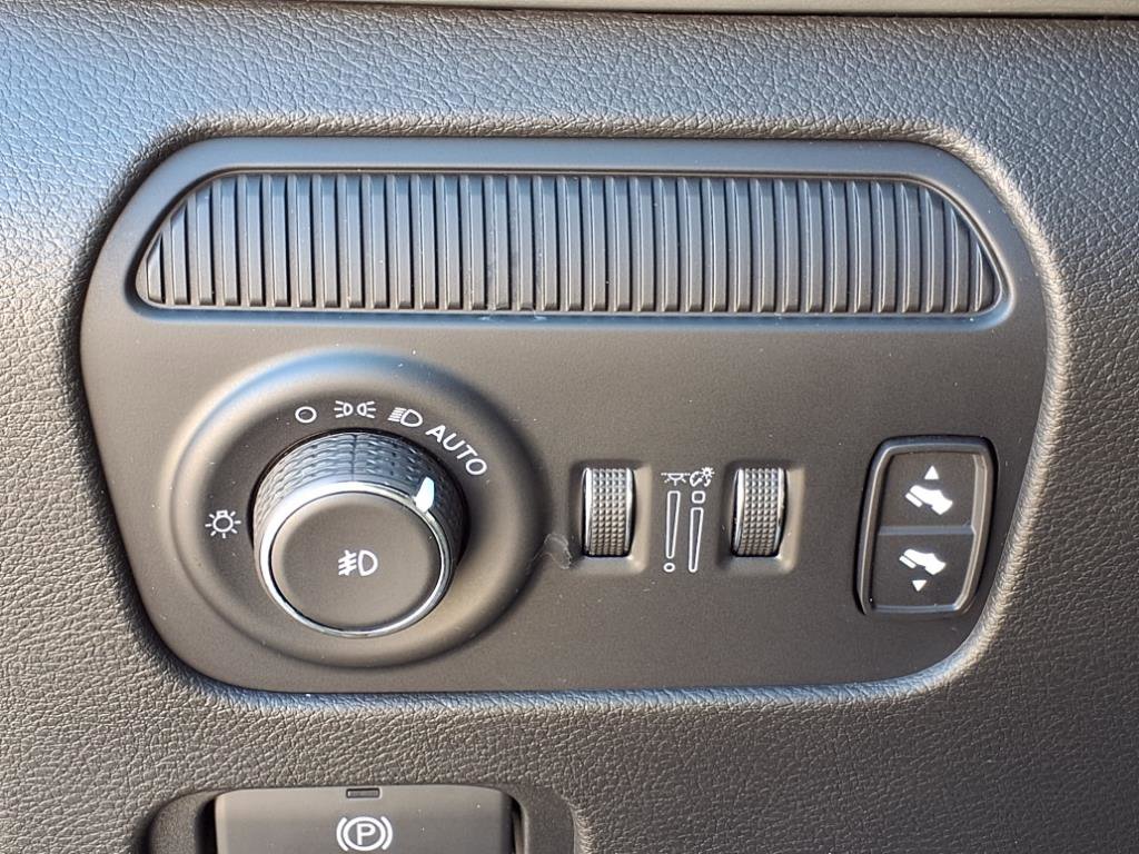 Used 2024 Jeep Wagoneer Series II w/ Flexible Seating Group image 18