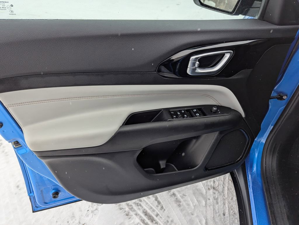 Used 2022 Jeep Compass Limited image 34