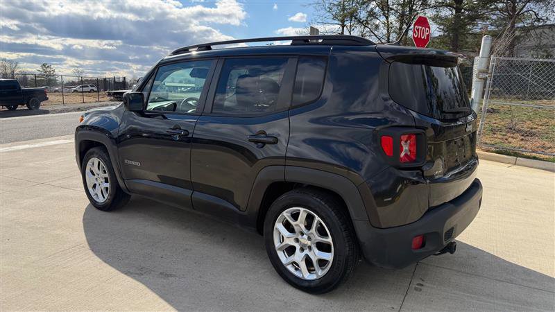 Used 2015 Jeep Renegade Latitude image 3