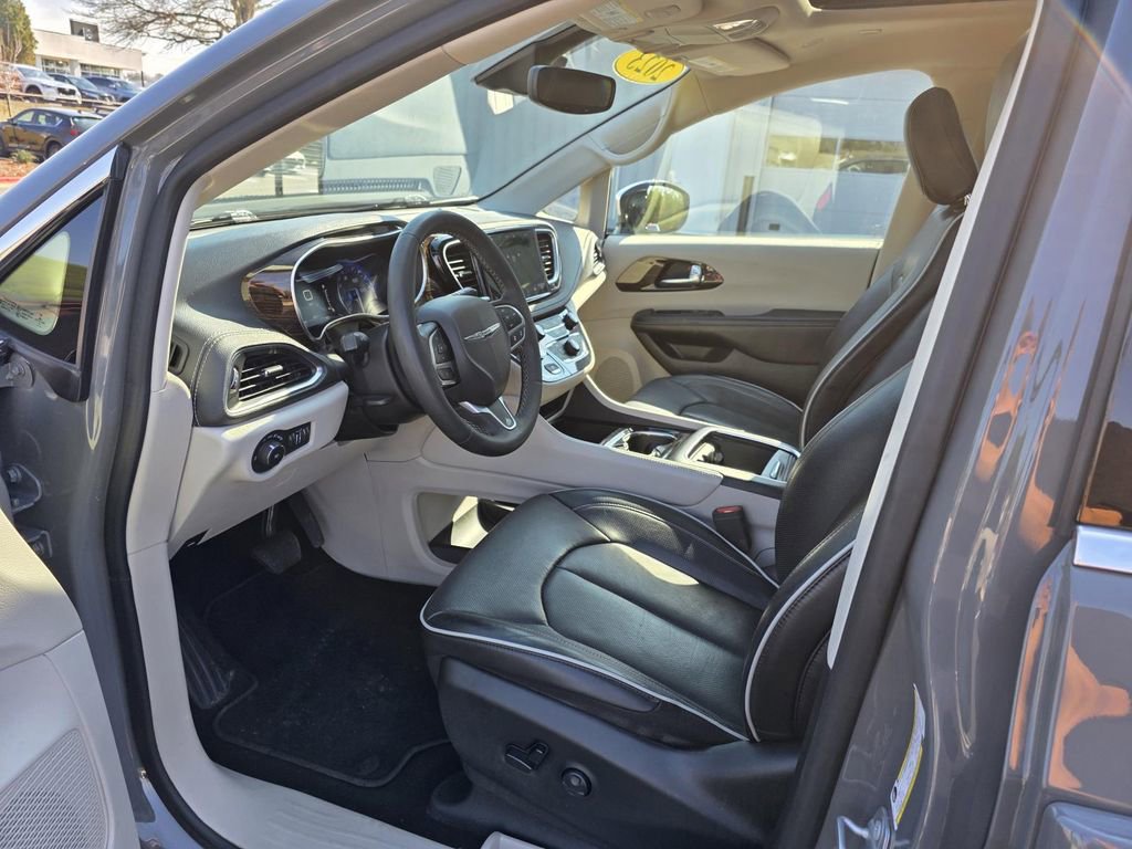 Used 2023 Chrysler Pacifica Limited image 22