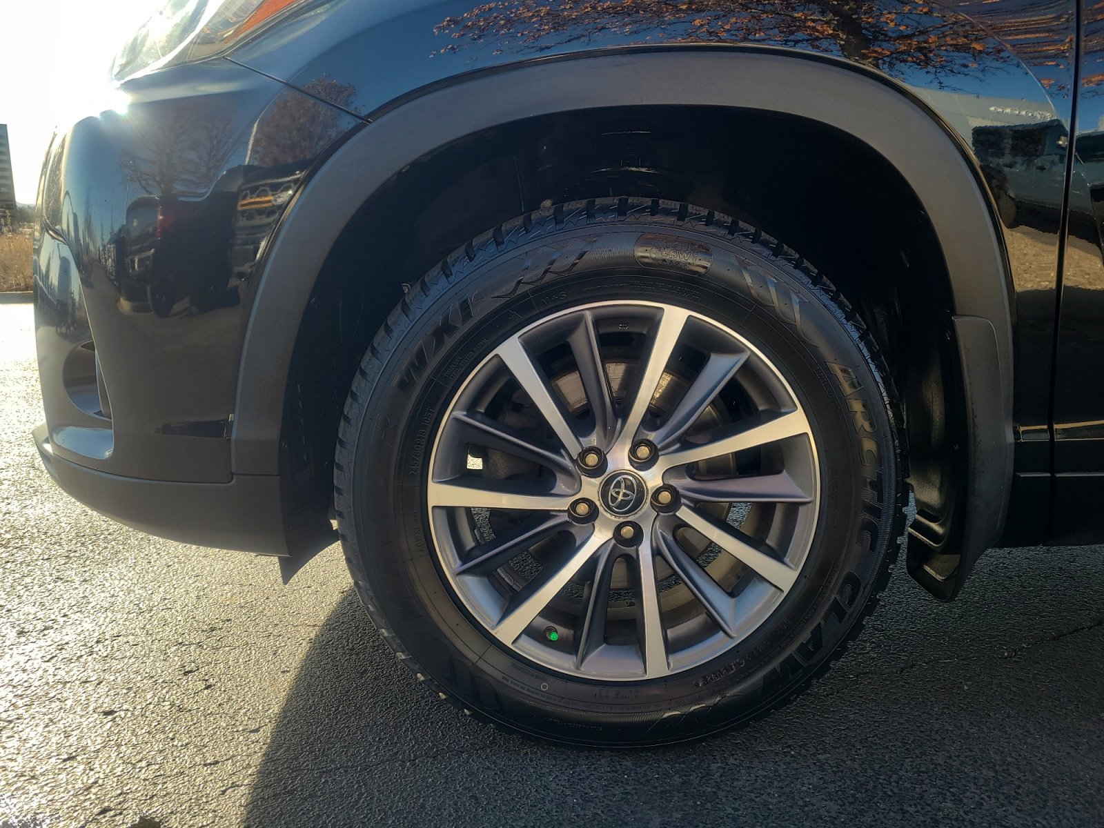 Used 2018 Toyota Highlander XLE image 26