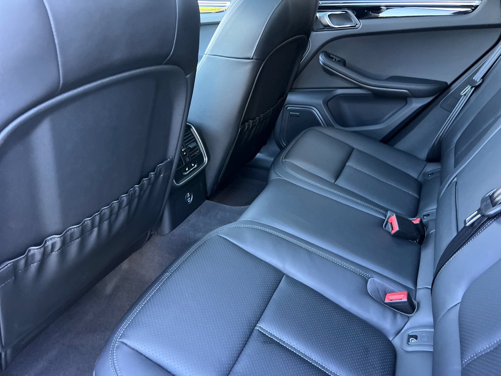 New 2026 Porsche Macan AWD/4WD image 13
