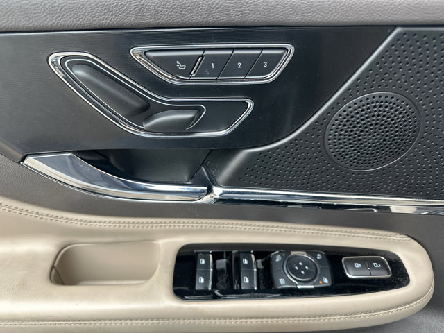 Used 2023 Lincoln Corsair Reserve w/ Equipment Group 201A image 27