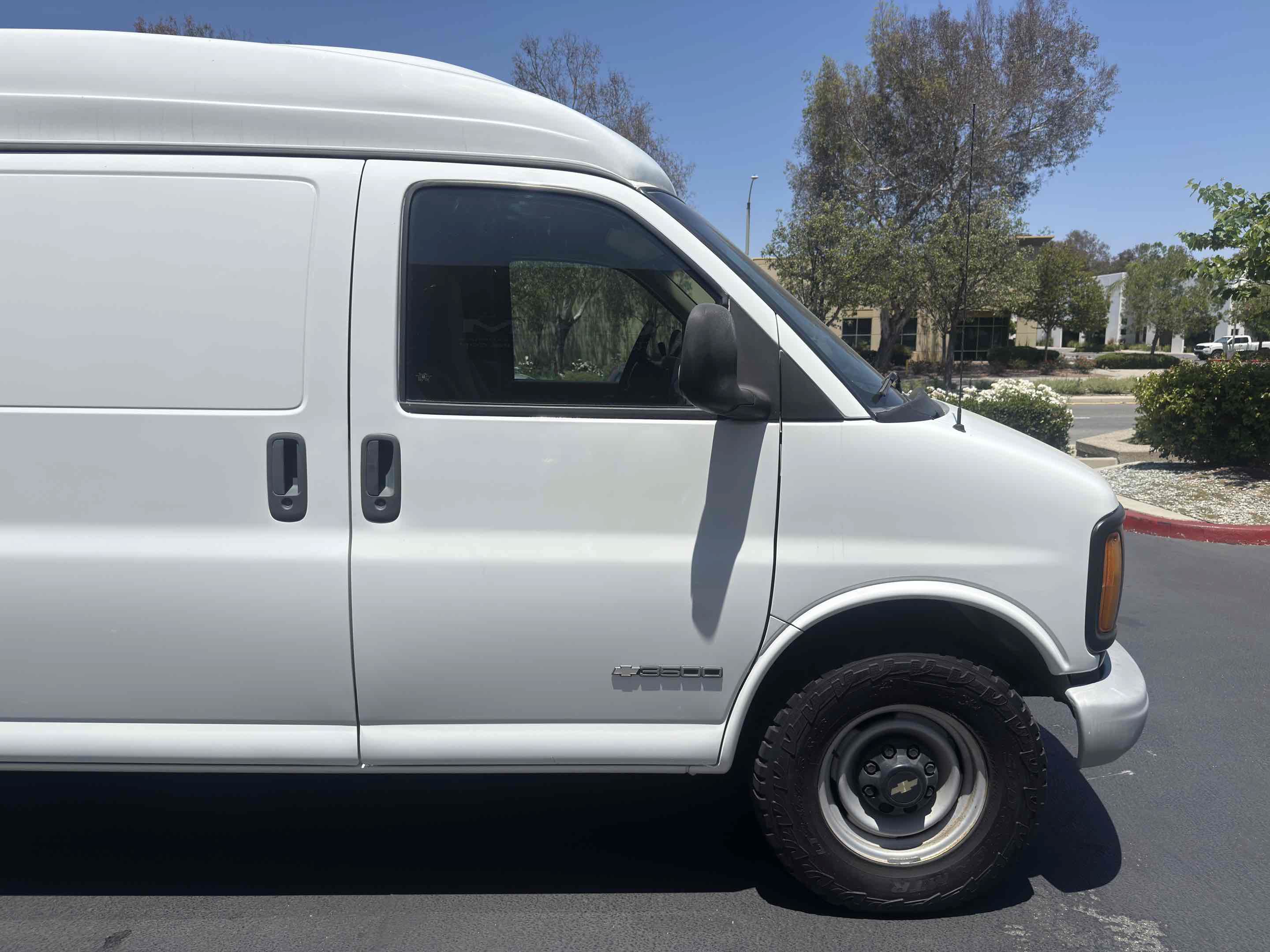 Used 2001 Chevrolet Express 3500 w/ Convenience Pkg 1 RWD image 16