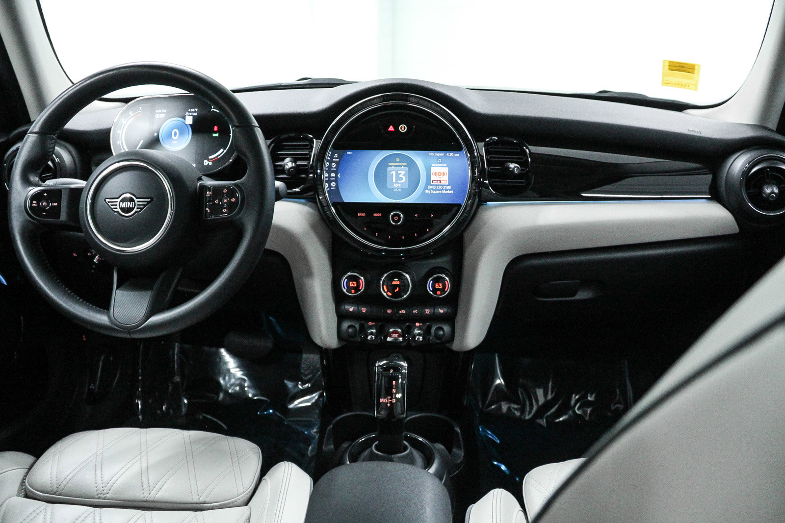 Certified 2023 MINI Cooper 4-Door Hardtop w/ Signature Upholstery Package FWD image 13