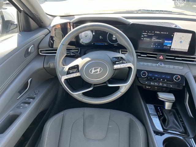 Certified 2025 Hyundai Elantra SEL FWD image 13