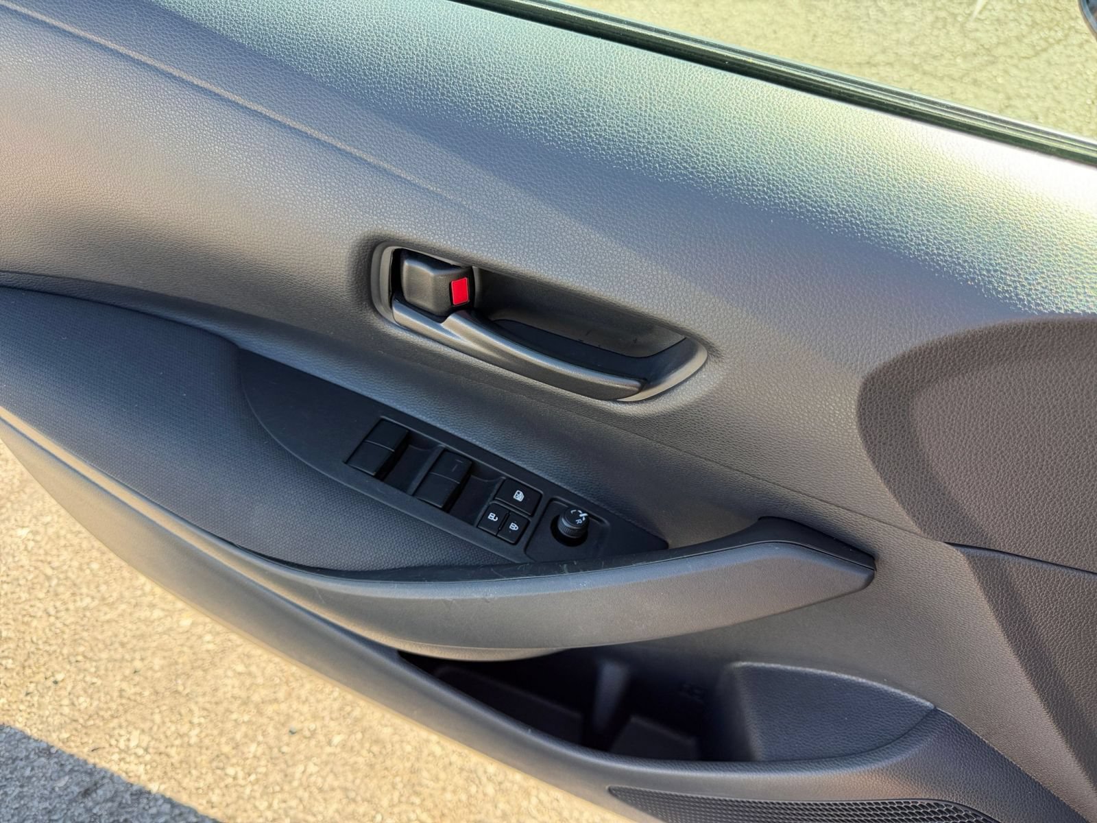 Used 2025 Toyota Corolla LE FWD image 18