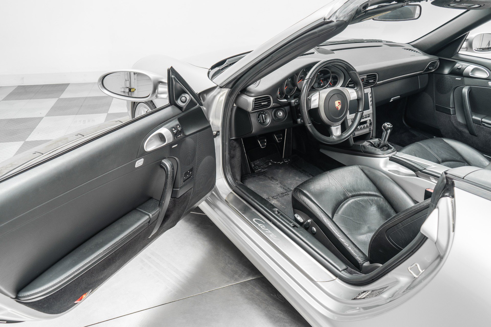 Used 2005 Porsche 911 Carrera RWD image 23