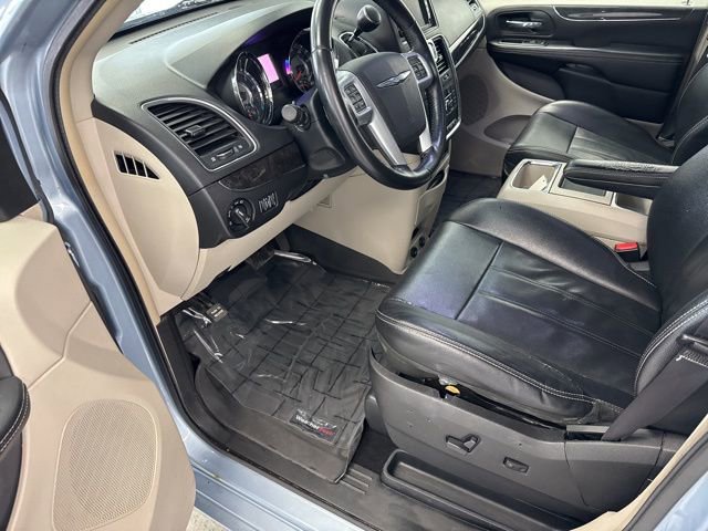Used 2013 Chrysler Town & Country Touring image 14