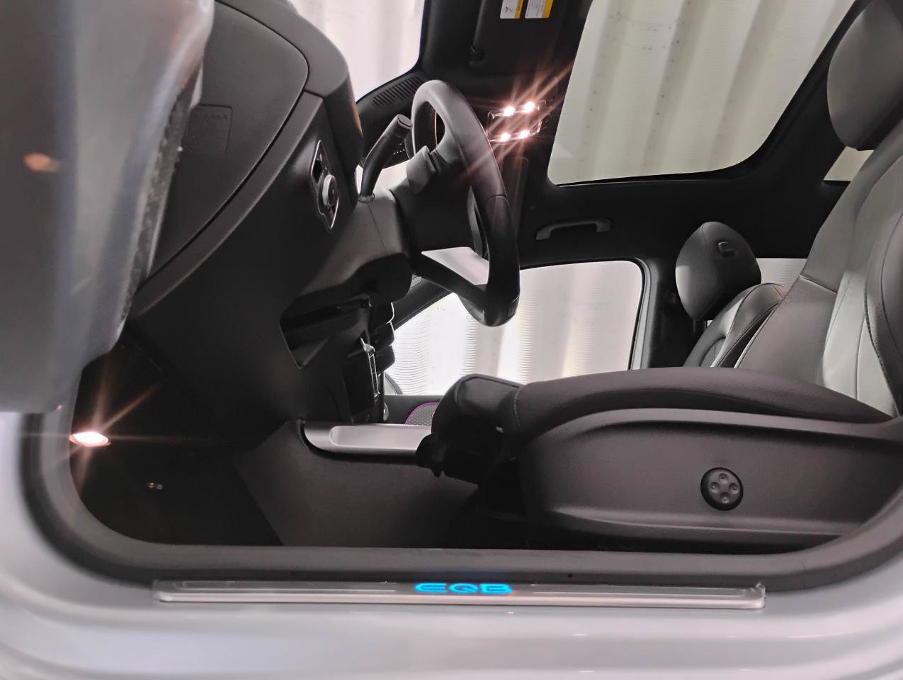 Used 2024 Mercedes-Benz EQB 300 4MATIC image 51