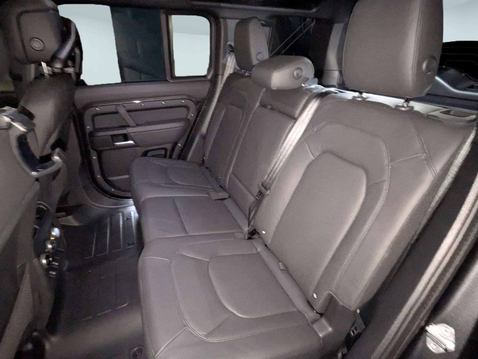 New 2026 Land Rover Defender 110 X-Dynamic SE AWD/4WD image 25