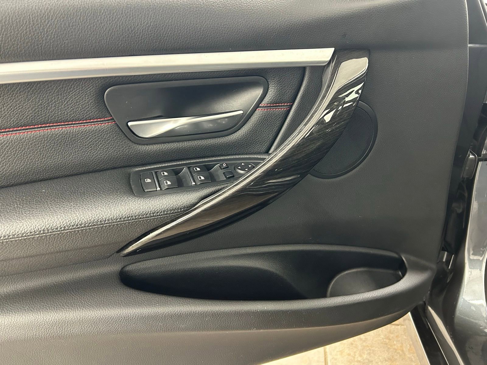 Used 2017 BMW 330i xDrive Sedan AWD/4WD image 26