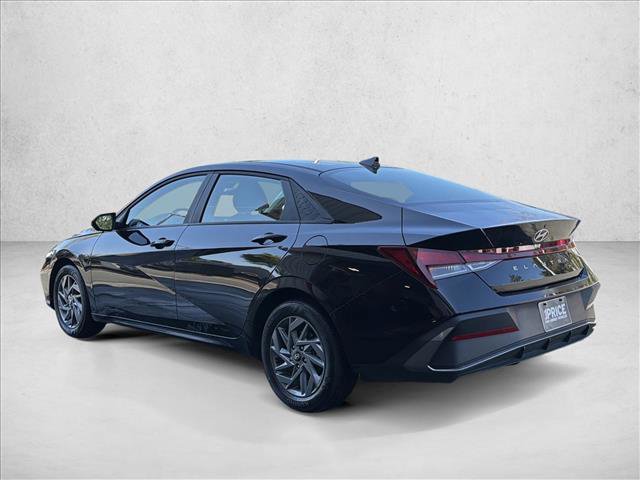Used 2024 Hyundai Elantra SEL FWD image 7