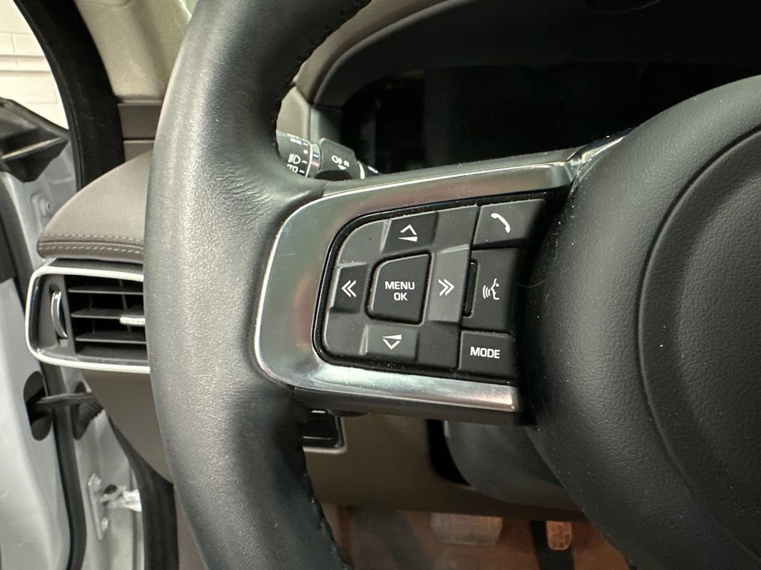 Used 2020 Jaguar F-PACE Prestige image 12