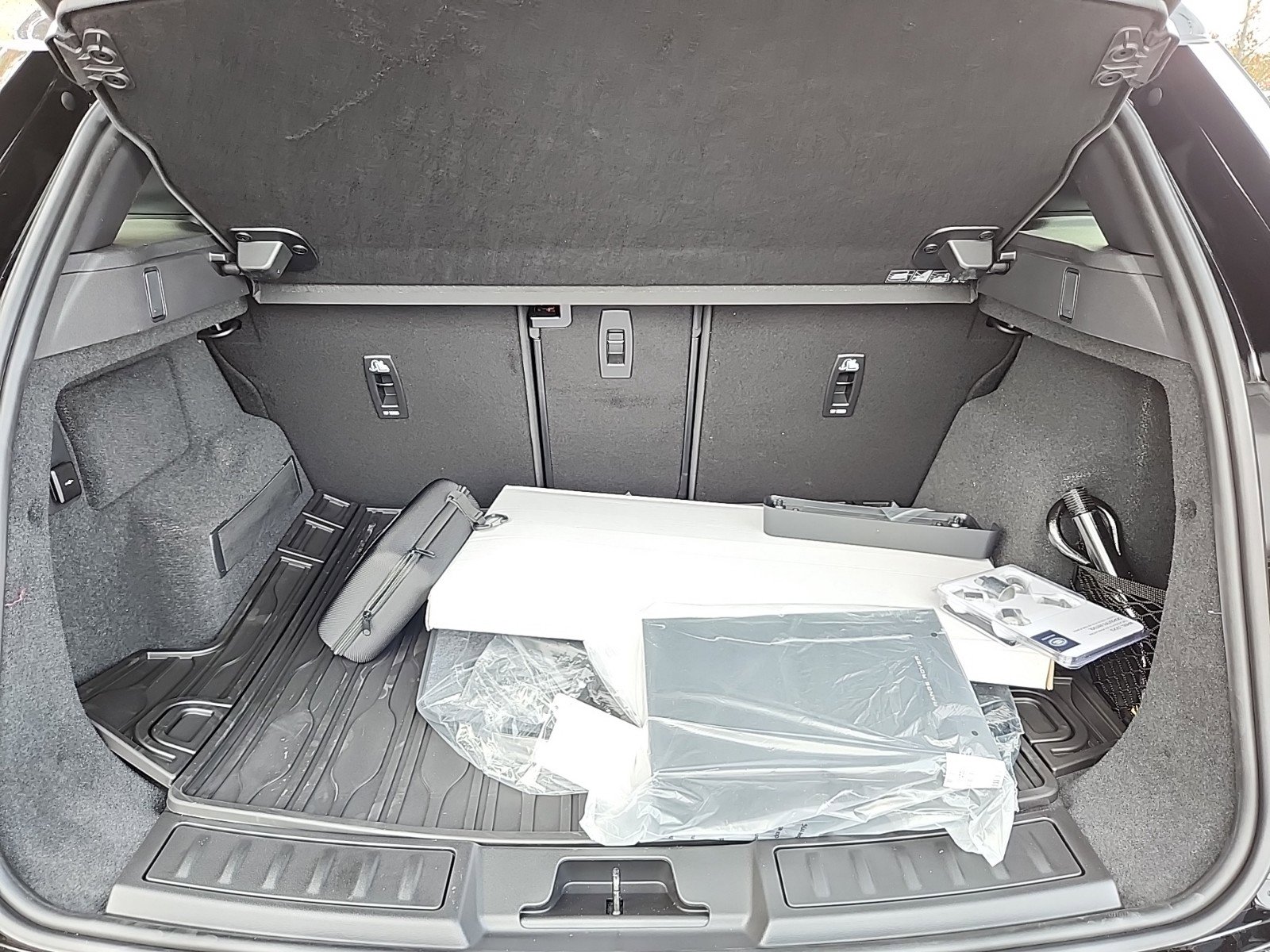 Used 2025 Land Rover Range Rover Evoque S image 13