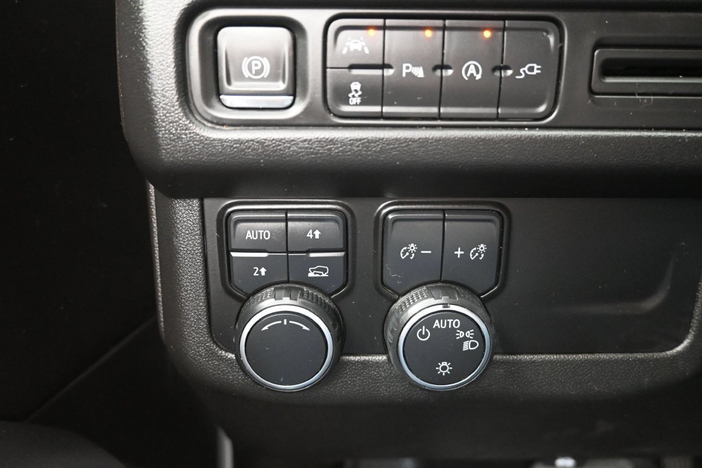 Used 2021 Chevrolet Suburban RST w/ Luxury Package AWD/4WD image 28