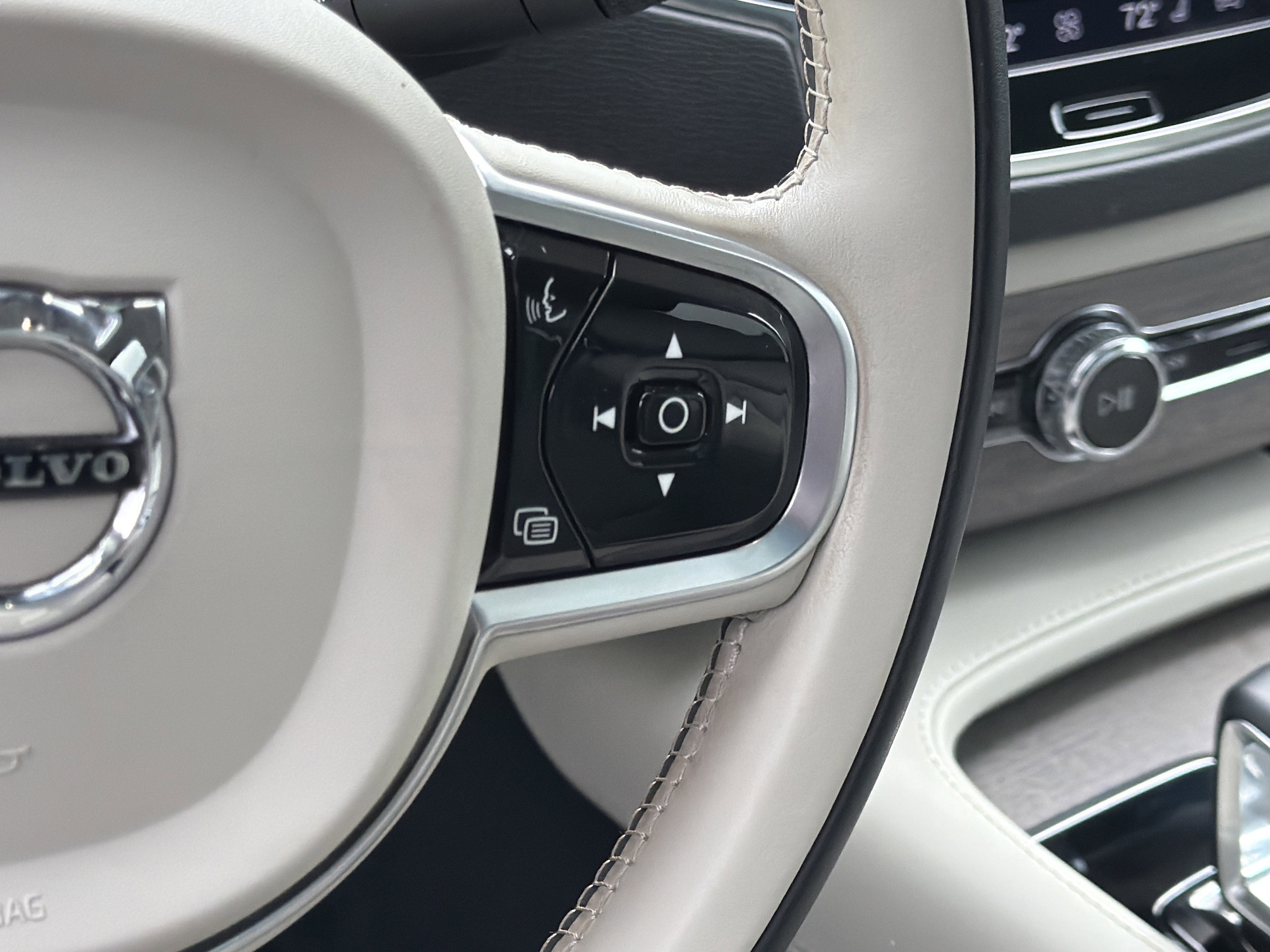 Certified 2023 Volvo XC90 B6 Core image 20