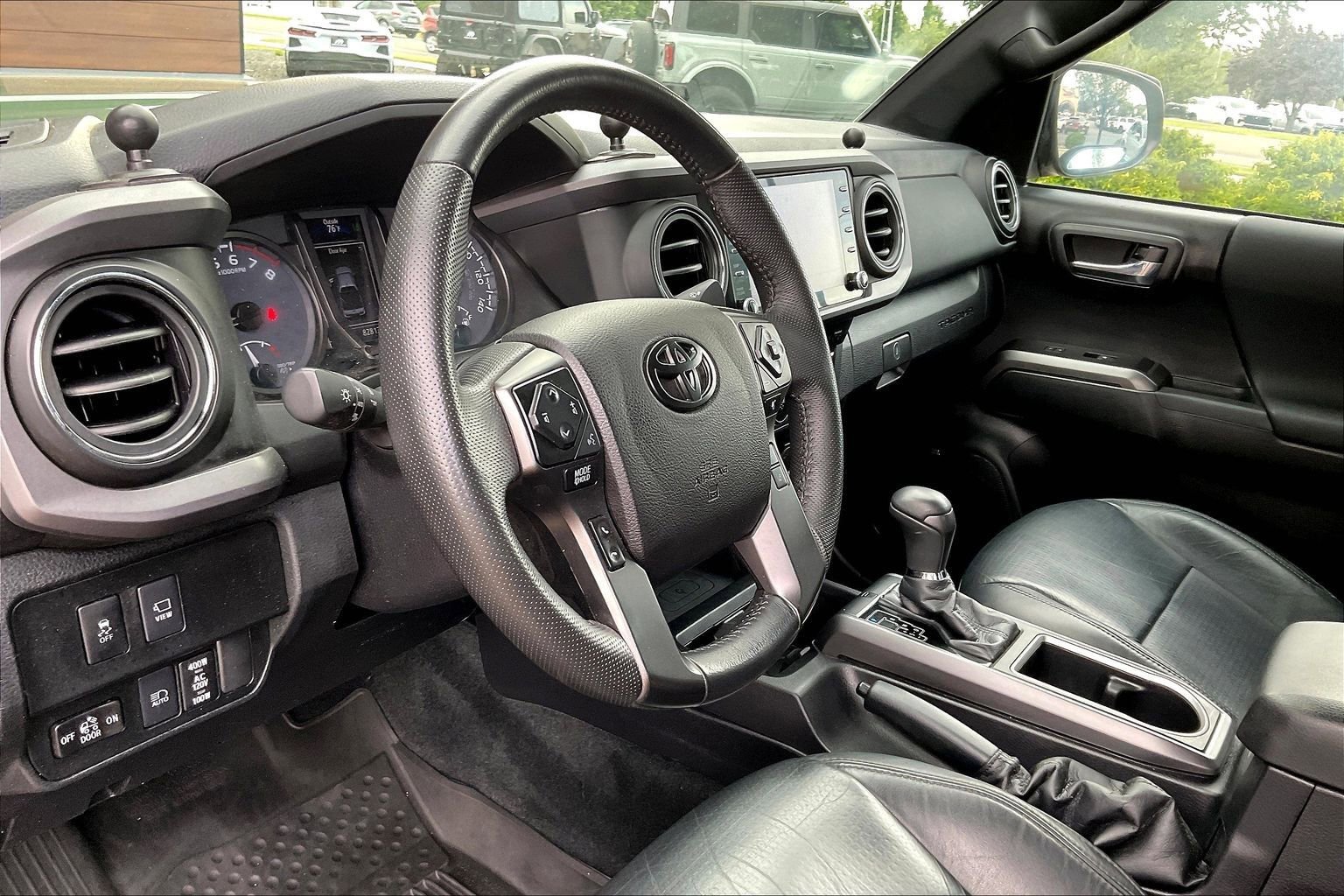 Used 2021 Toyota Tacoma TRD Off-Road w/ TRD Premium Off Road Package AWD/4WD image 15