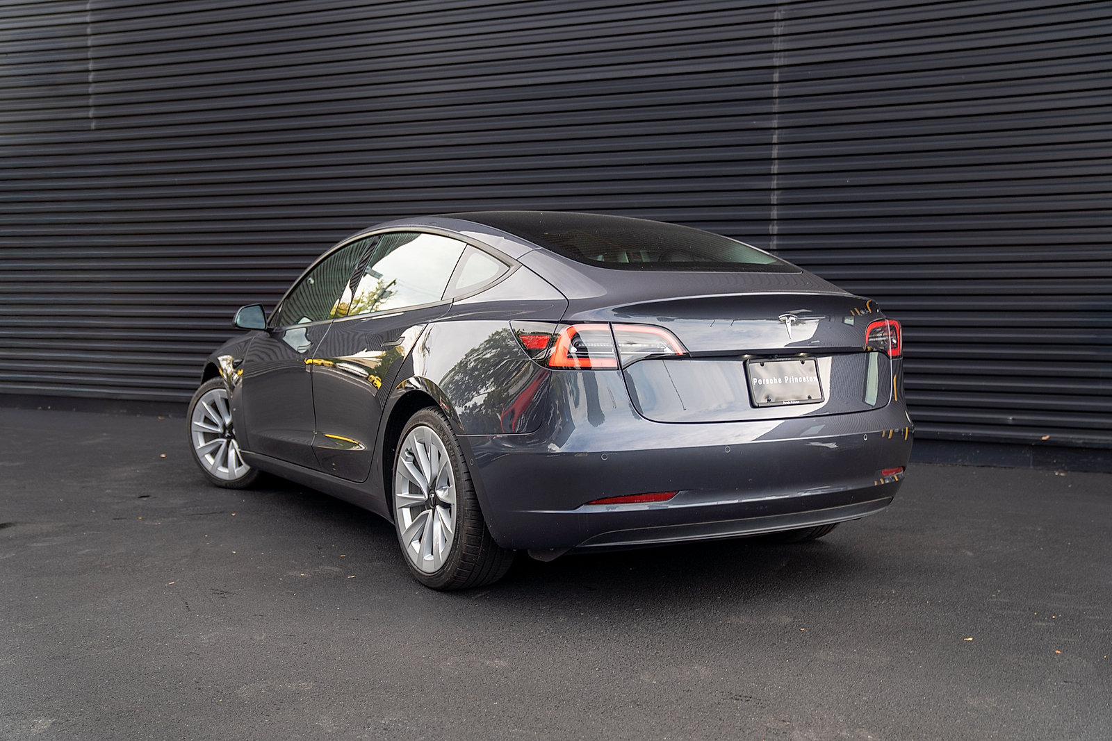 Used 2021 Tesla Model 3 Standard Range Plus RWD image 3