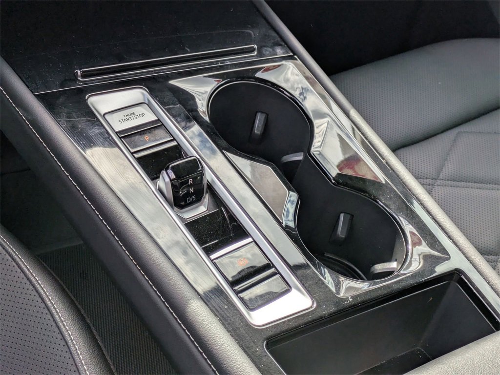 Used 2025 Volkswagen Atlas SE image 23