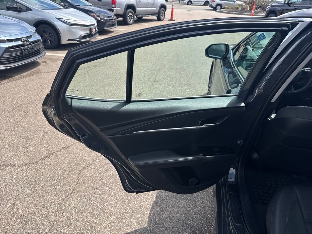 Used 2025 Toyota Camry XLE image 34