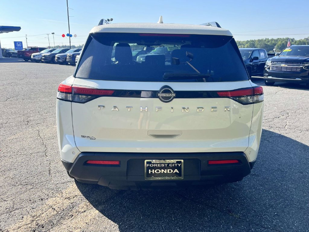 Used 2025 Nissan Pathfinder SV FWD image 4