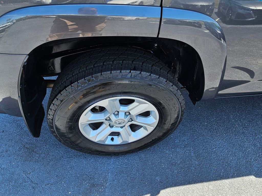 Used 2022 Toyota 4Runner SR5 Premium w/ Moonroof Package AWD/4WD image 9