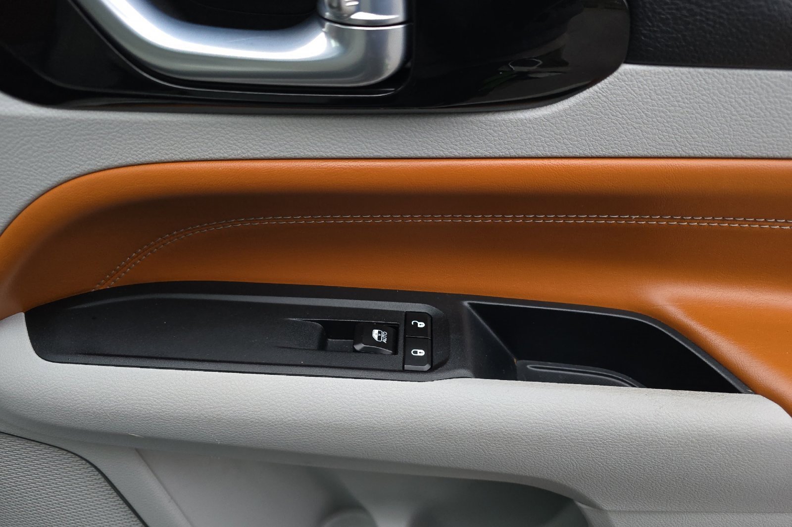 Used 2022 Jeep Compass Limited w/ Elite Group image 23