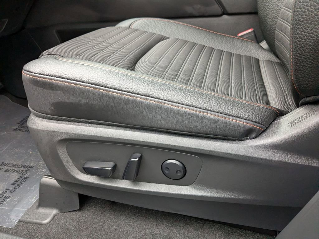 New 2025 Nissan Pathfinder Rock Creek image 13