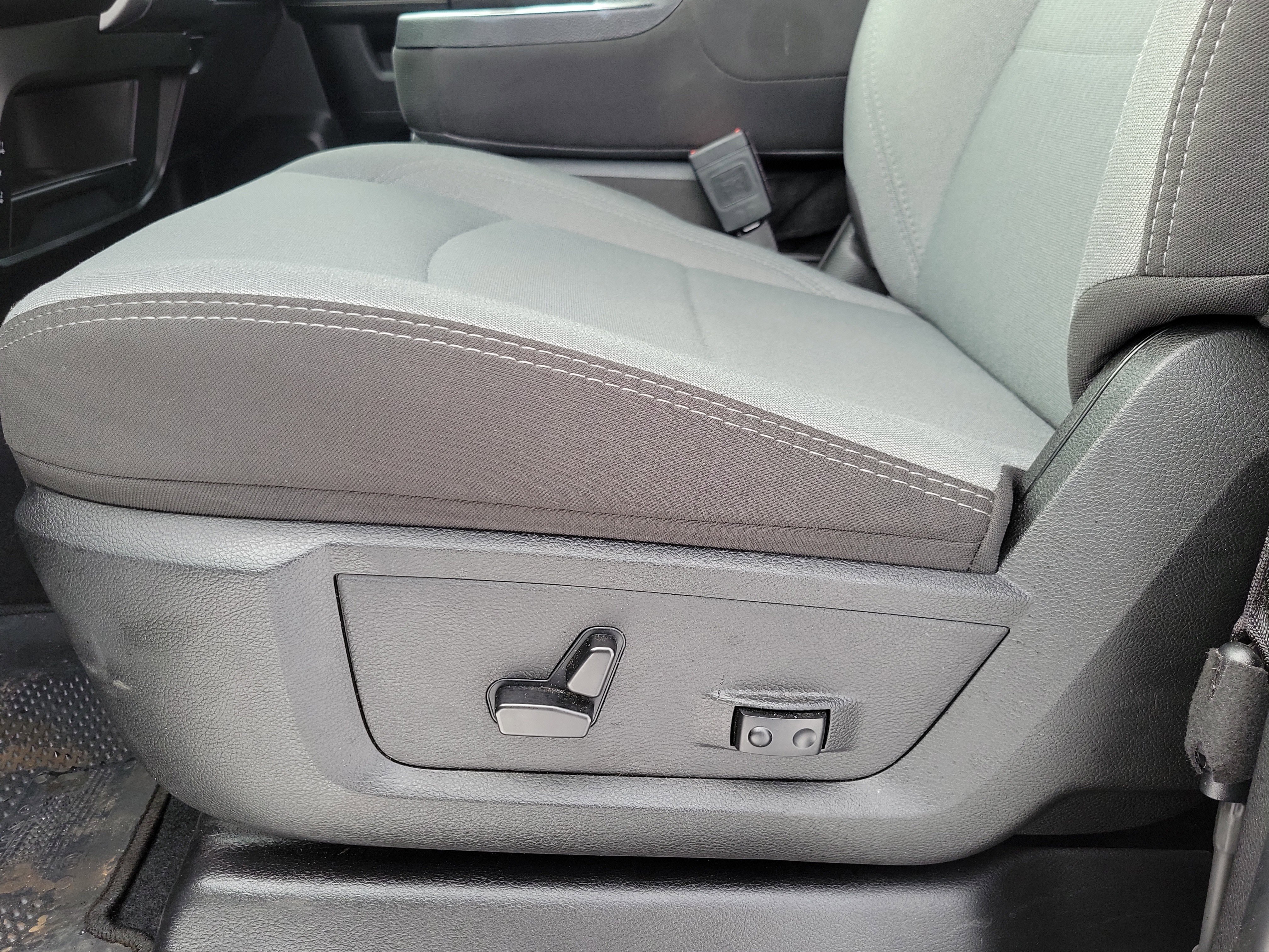 Used 2024 RAM 2500 Big Horn w/ Bed Utility Group image 9