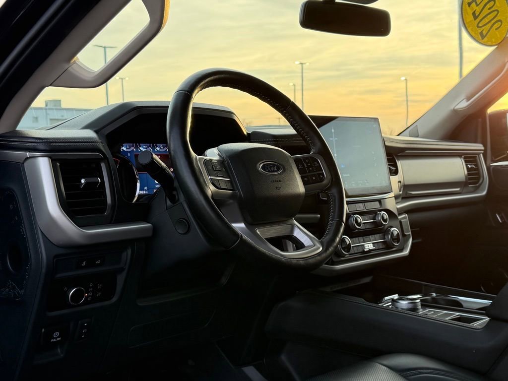 Used 2024 Ford Expedition Max XLT image 11
