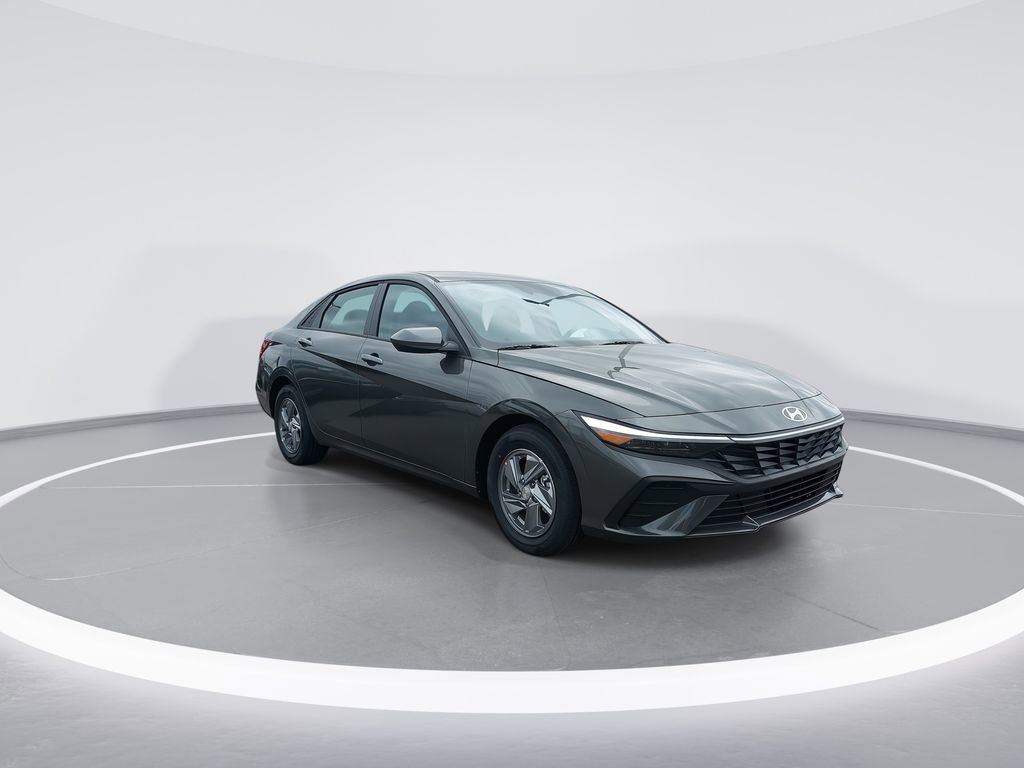 New 2026 Hyundai Elantra SE image 2