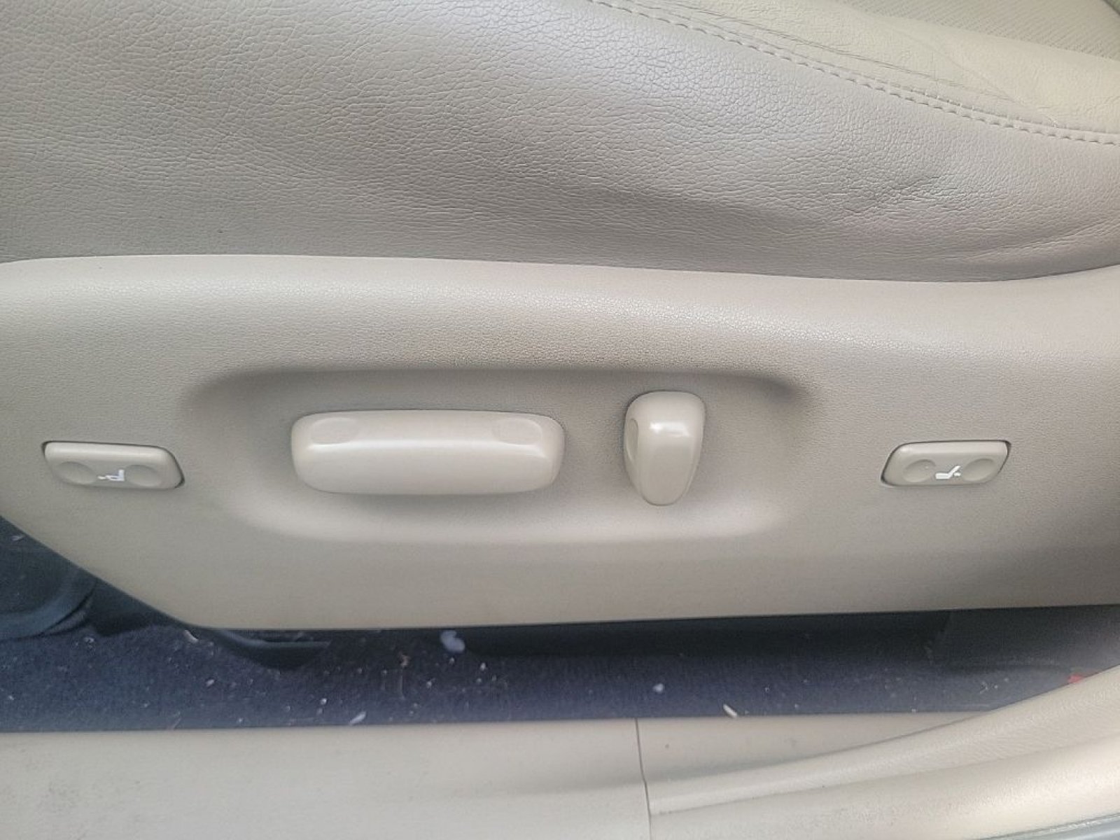 Used 2013 Toyota Highlander Limited AWD/4WD image 19