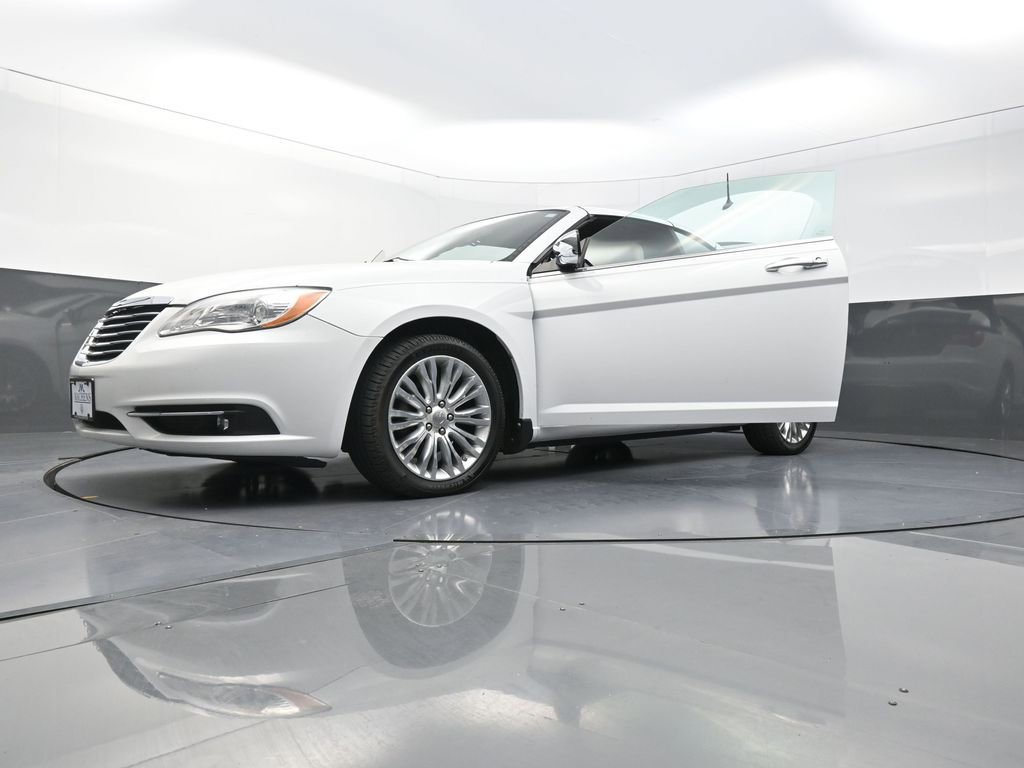Used 2011 Chrysler 200 Limited FWD image 34