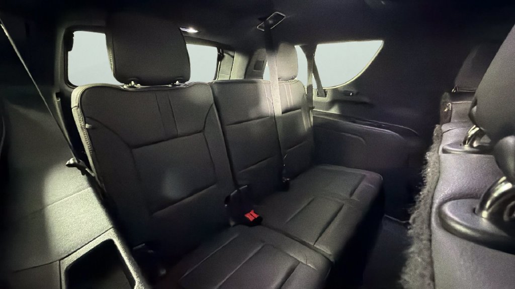 Certified 2022 Chevrolet Suburban RST w/ Sport Performance Package RWD image 33