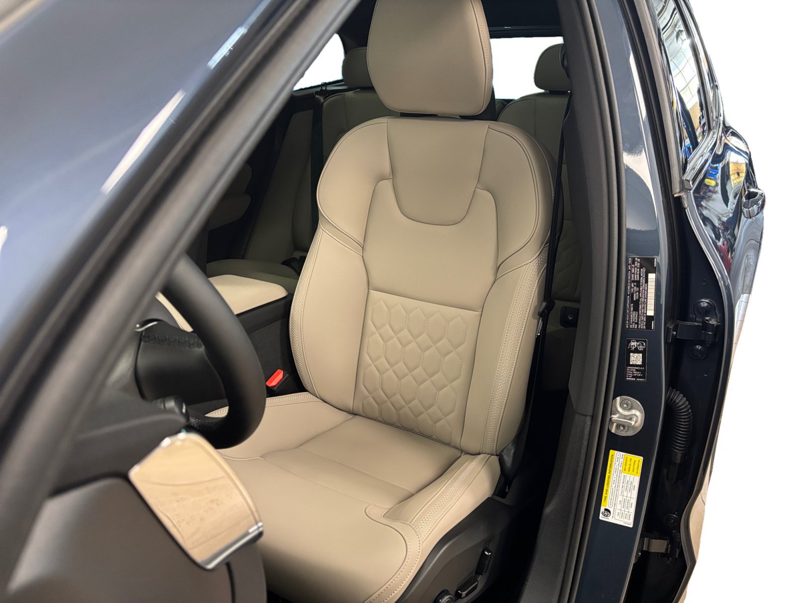 New 2026 Volvo XC60 T8 Plus w/ Climate Package AWD/4WD image 38