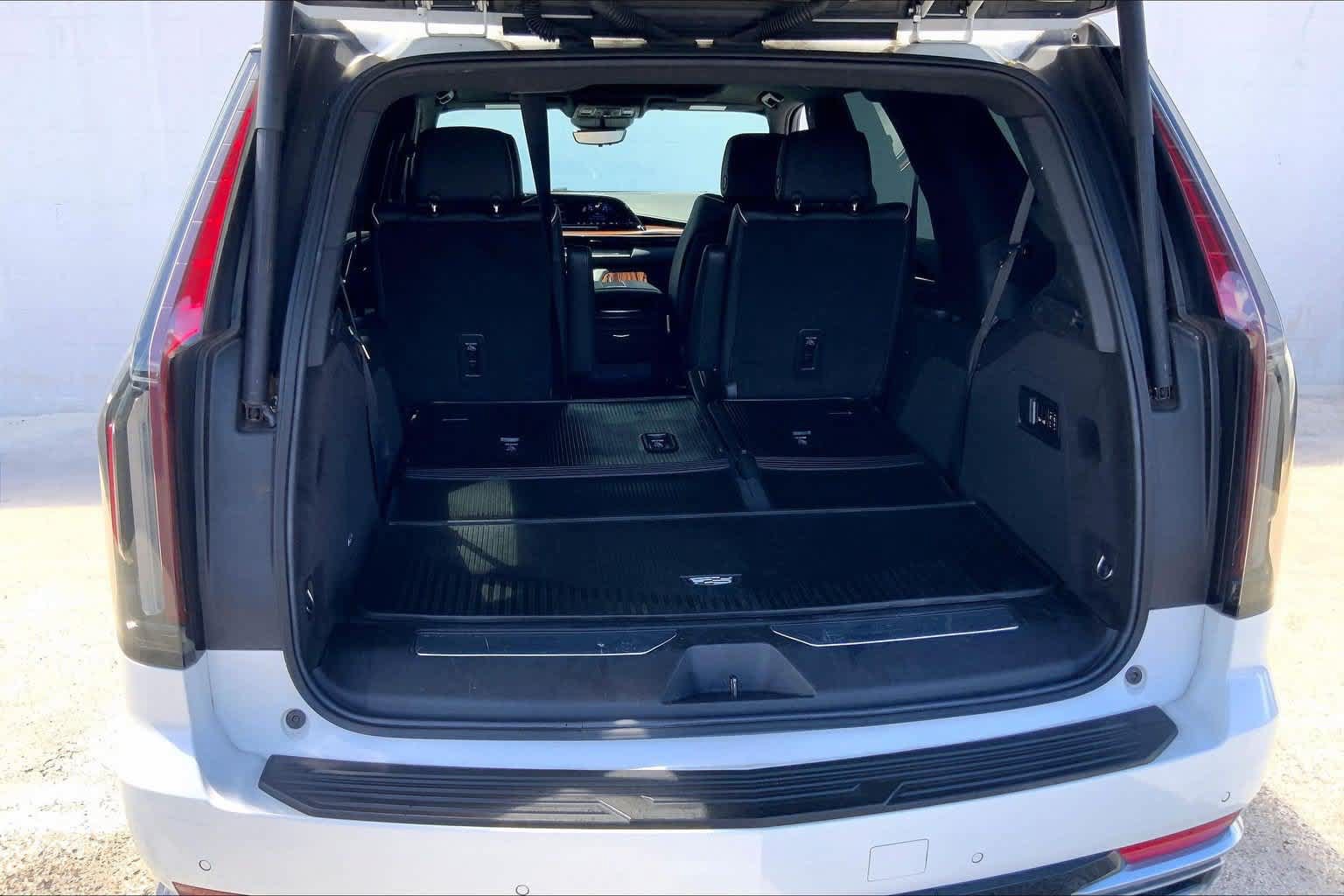 Used 2022 Cadillac Escalade Premium Luxury RWD image 18