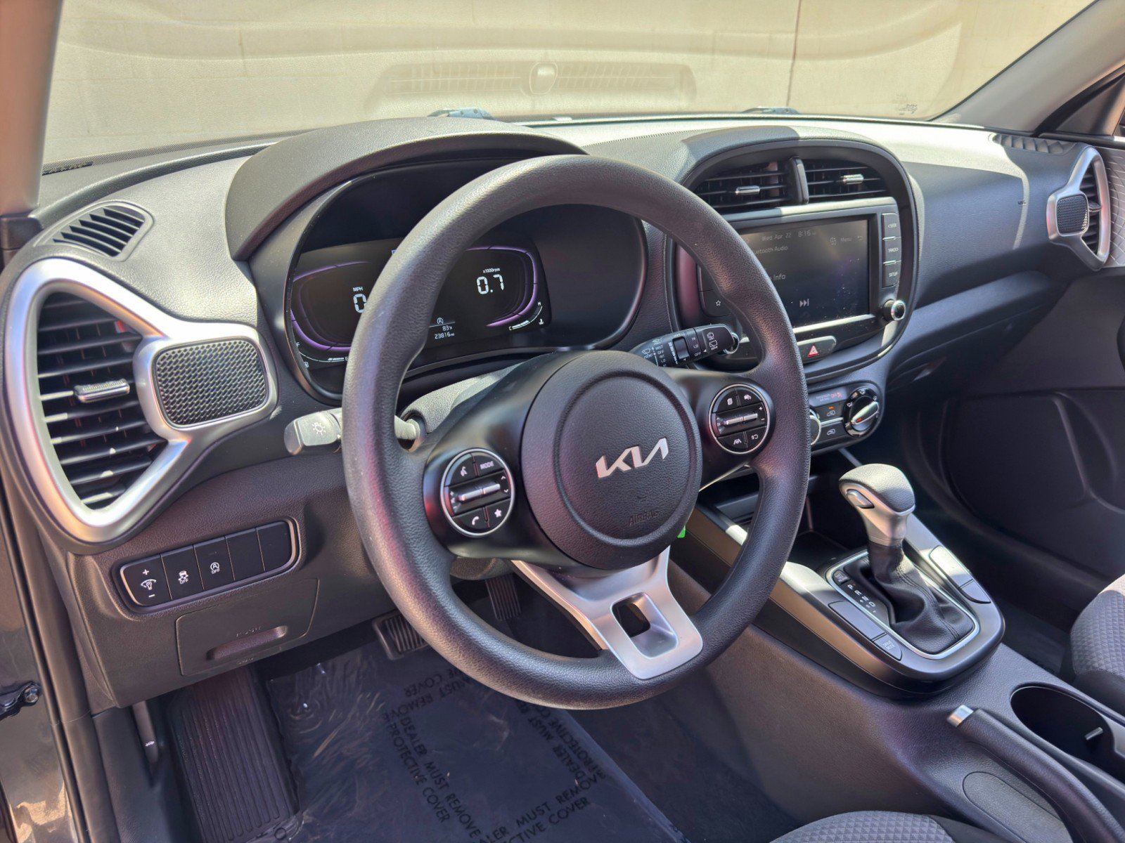 Used 2023 Kia Soul LX w/ LX Technology Package FWD image 12