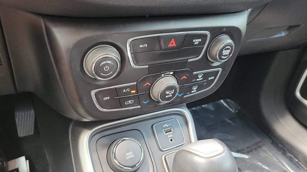 Used 2019 Jeep Compass Latitude w/ Popular Equipment Group AWD/4WD image 18