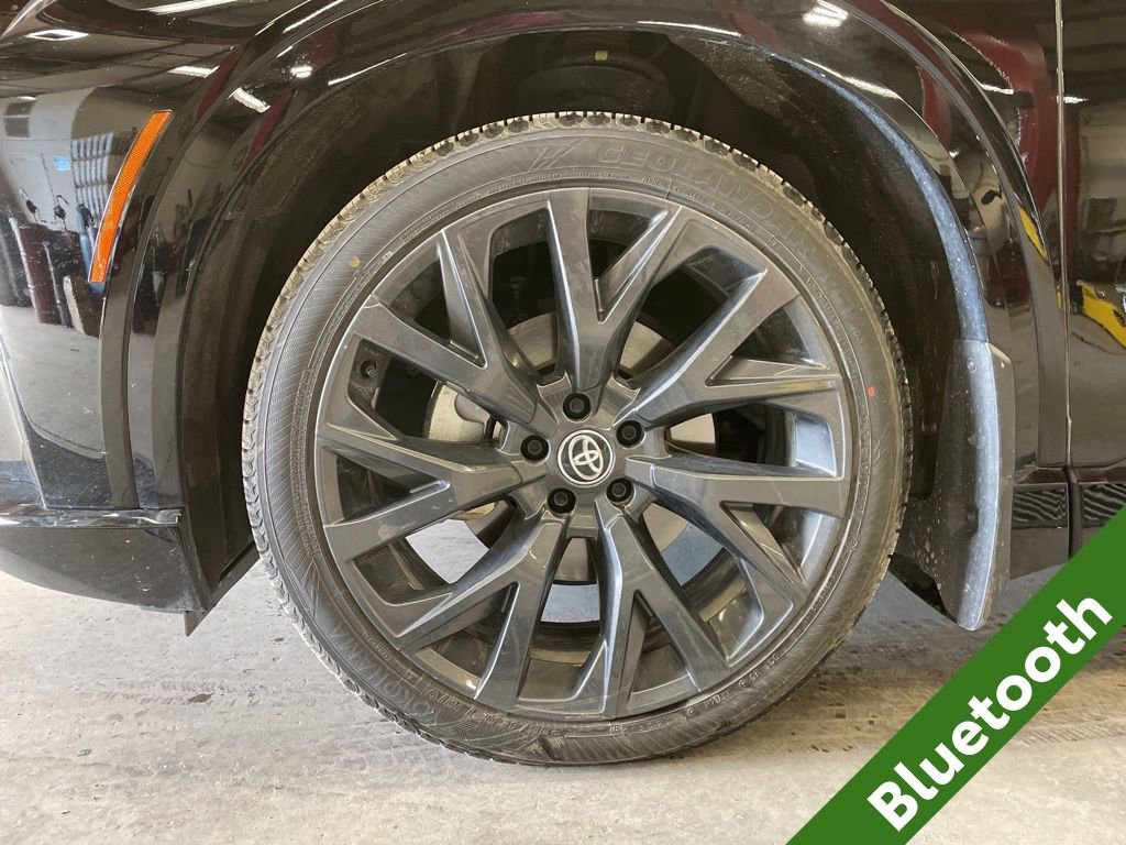 Used 2025 Toyota Crown Signia image 8