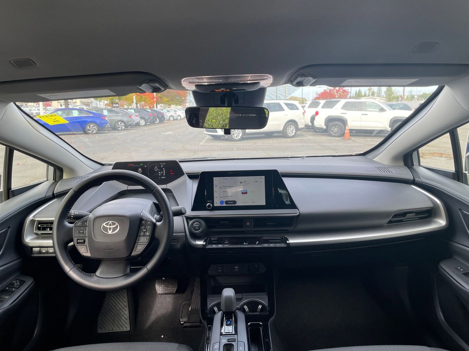 Used 2025 Toyota Prius LE image 32