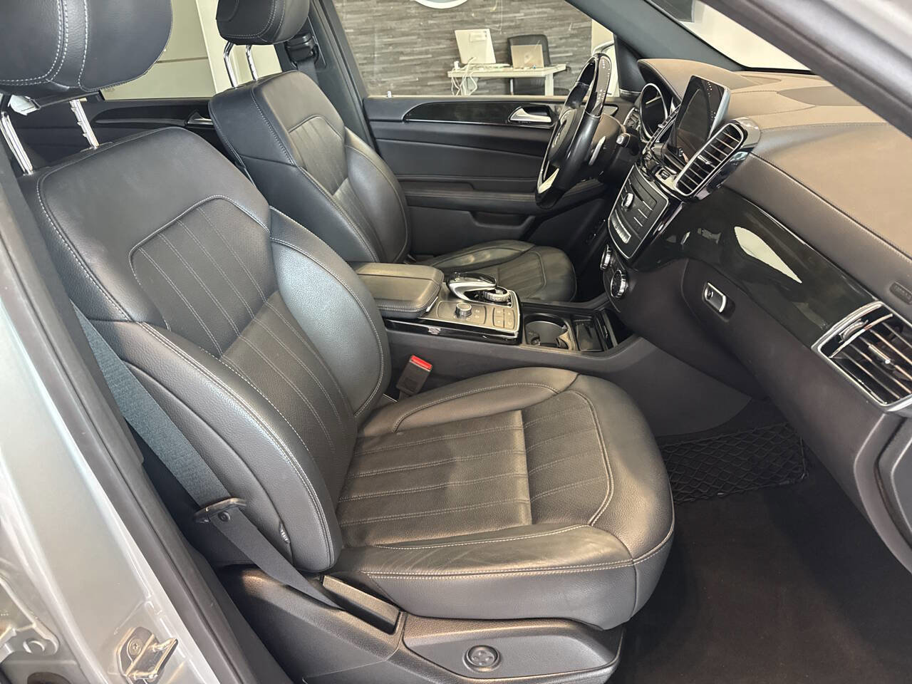 Used 2018 Mercedes-Benz GLS 450 4MATIC w/ Premium Package image 39