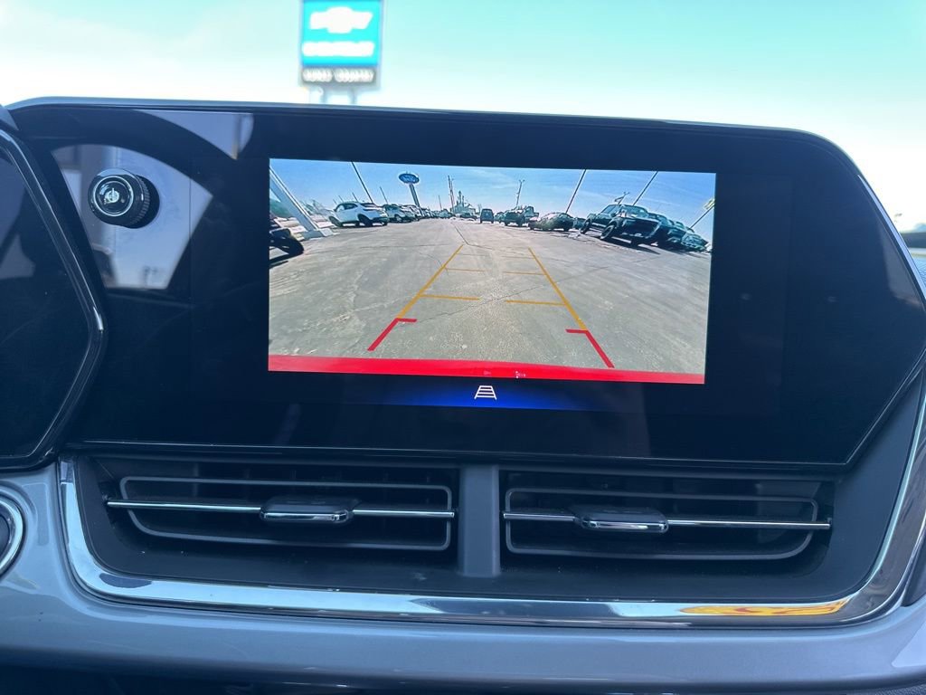 Used 2025 Chevrolet Trax LT FWD image 37