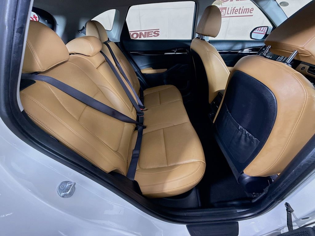 Used 2024 Kia Seltos EX image 30