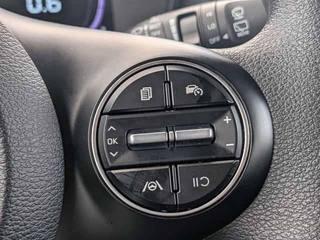Used 2025 Kia Soul LX image 23