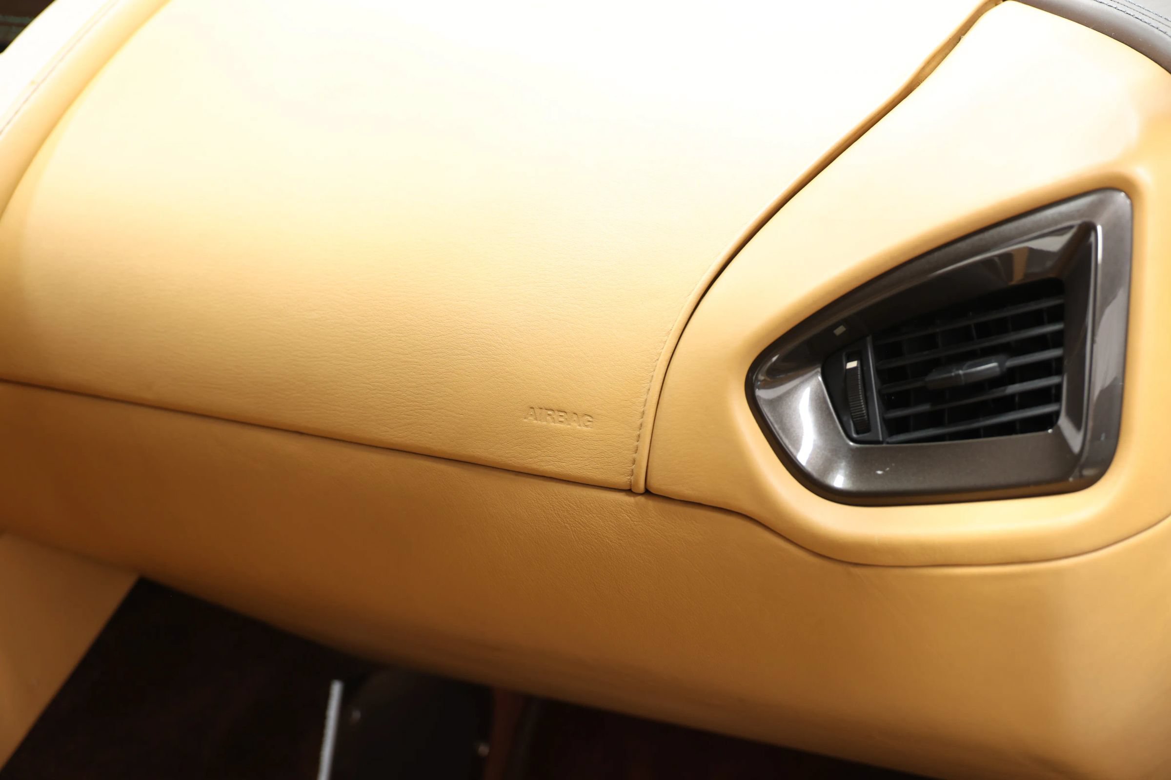 Used 2015 Aston Martin Vanquish Volante RWD image 73